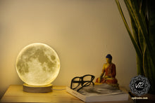 Full moon table lamp